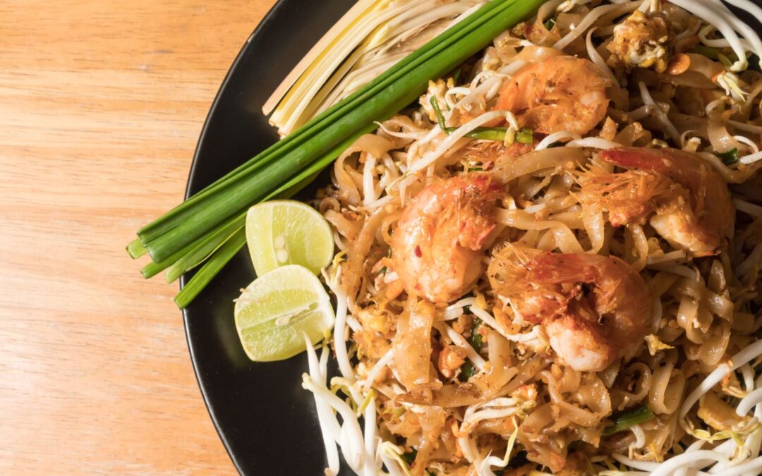 Najpopularniejsze dania kuchni tajskiej: przewodnik po smakach Tajlandii